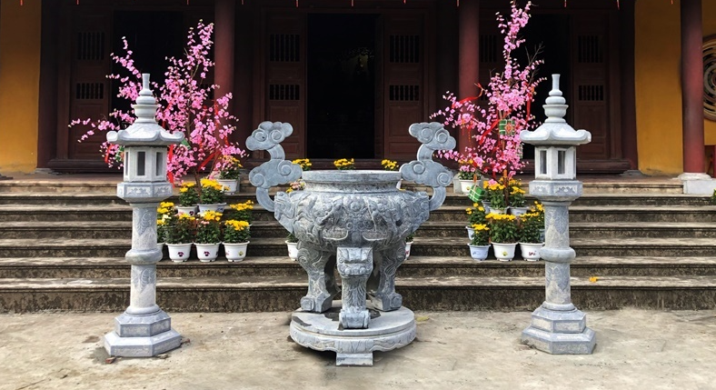 mẫu lư hương đá đẹp, phổ biến hiện nay
