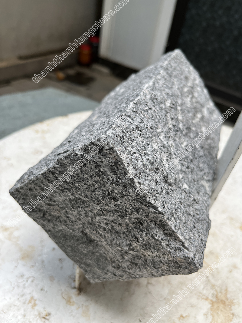 Đá bó vỉa Granite cắt thô